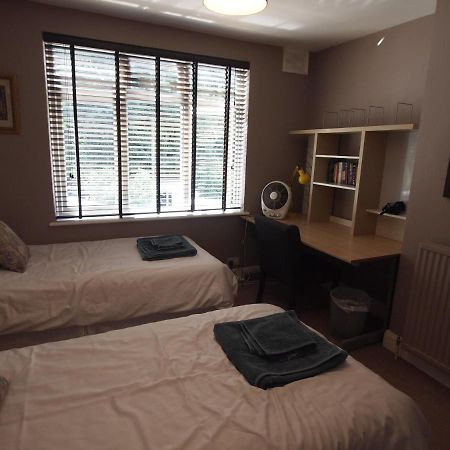 Friendly Home In South London Morden Ngoại thất bức ảnh
